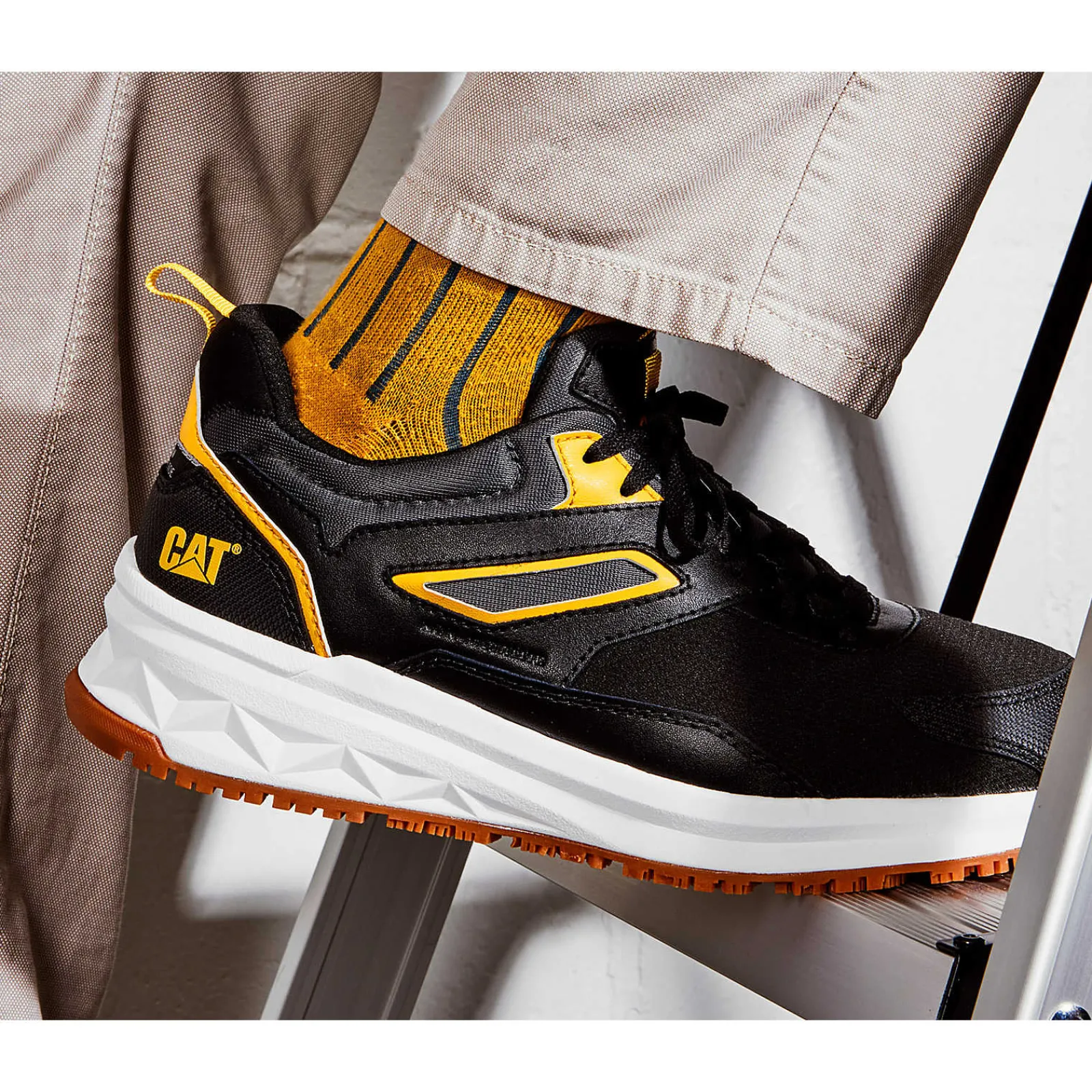 Cat Footwear Lightweight | Slip Resistant*Streamline Runner Carbon Composite Toe Work Shoe